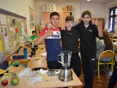  (photo)