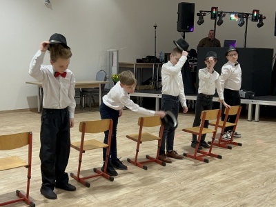 (photo)