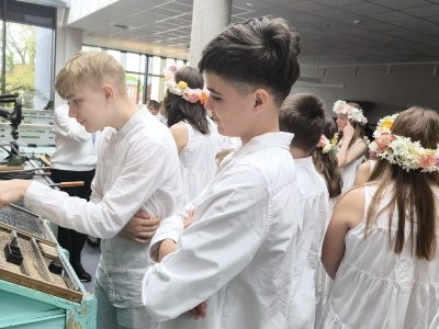  (photo)