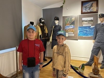  (photo)