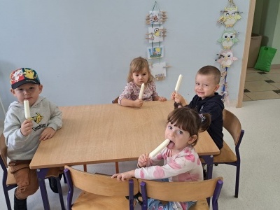  (photo)