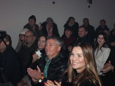  (photo)