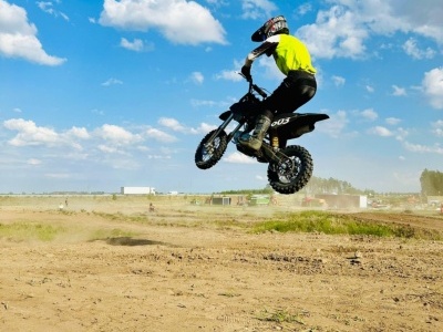  (photo)
