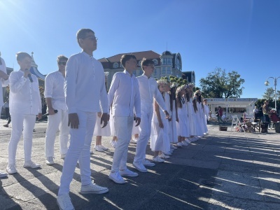  (photo)